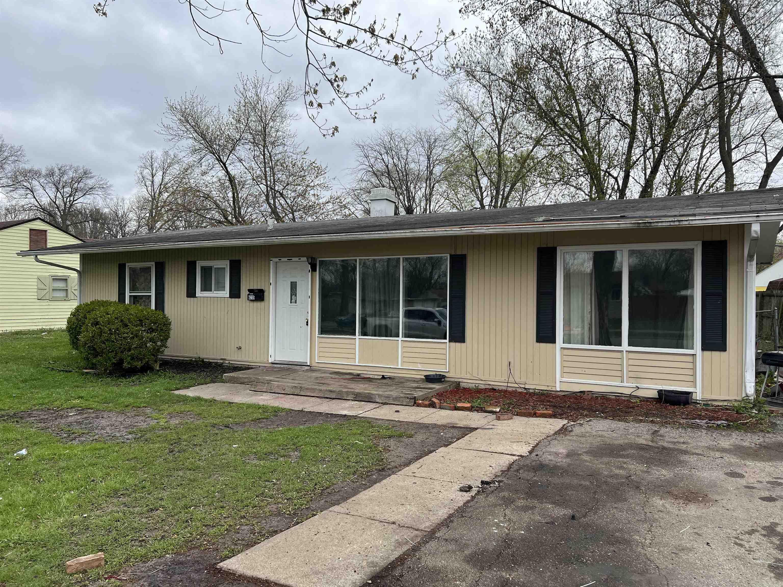 6235 Southcrest Road Fort Wayne, IN 46816 - Photo 1 of 7