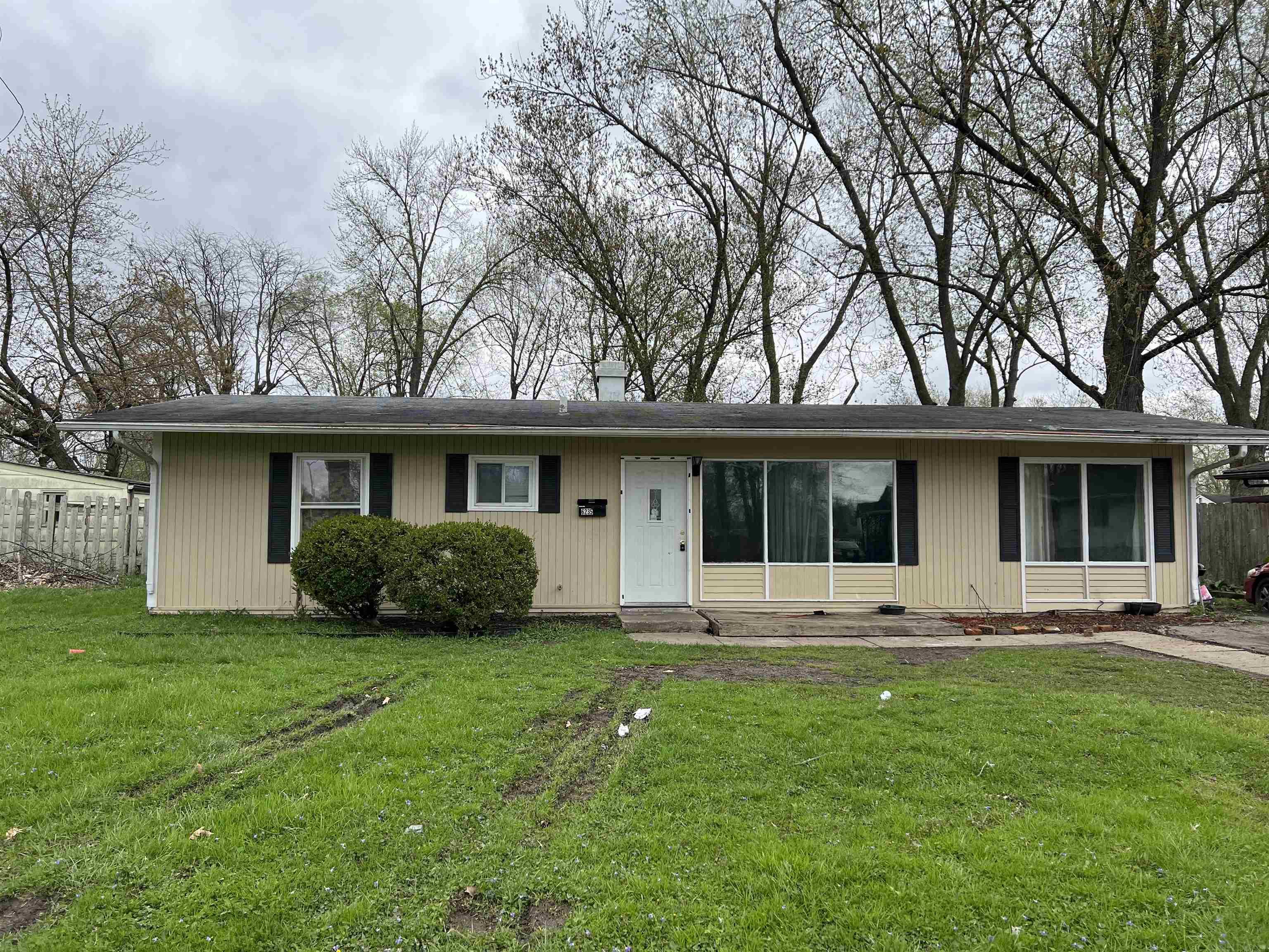 6235 Southcrest Road Fort Wayne, IN 46816 - Photo 2 of 7
