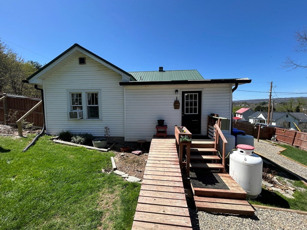 146 Martin Road Max Meadows, VA 24360 - Photo 28 of 34 Gallery Image 28