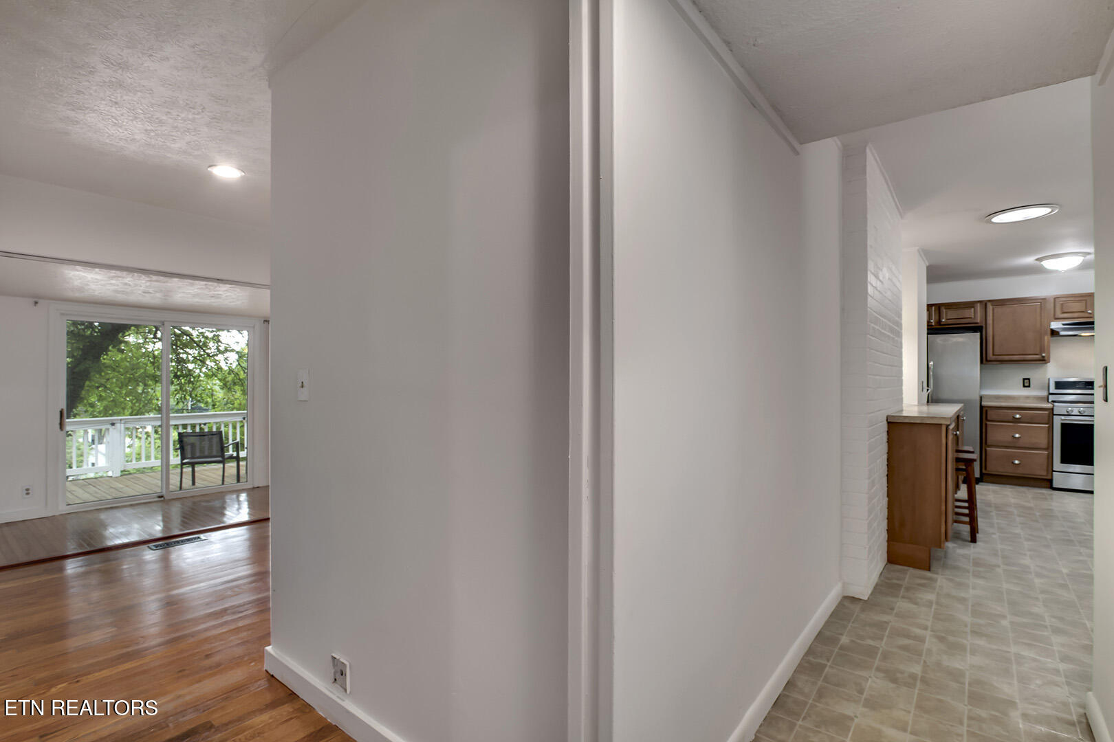 102 Oxford Road Oak Ridge, TN 37830 - Photo 30 of 59 30_OxfordRoad_102_BedroomHall02