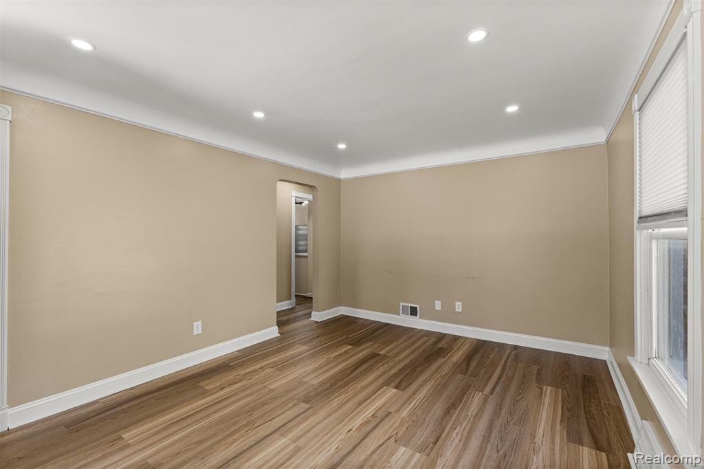 22312 Madison Street Dearborn, MI 48124 - Photo 10 of 47