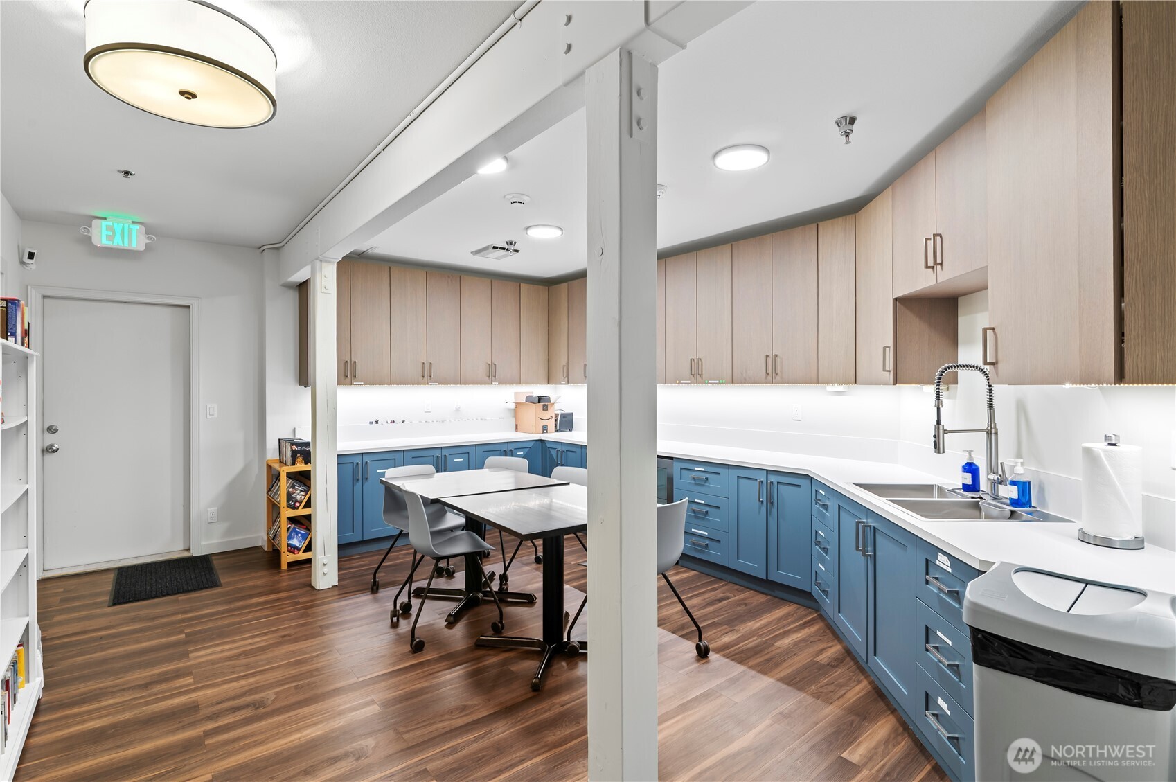 1427 100th Street Southwest, Unit 145 Everett, WA 98204 - Photo 13 of 36 a kitchen with granite countertop a sink appliances and cabinets