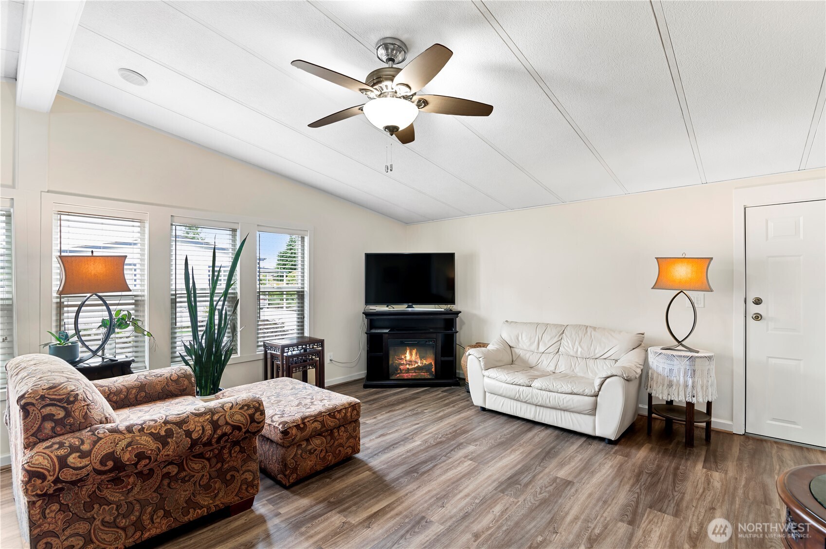 1427 100th Street Southwest, Unit 145 Everett, WA 98204 - Photo 21 of 36 a living room with furniture fireplace and a flat screen tv