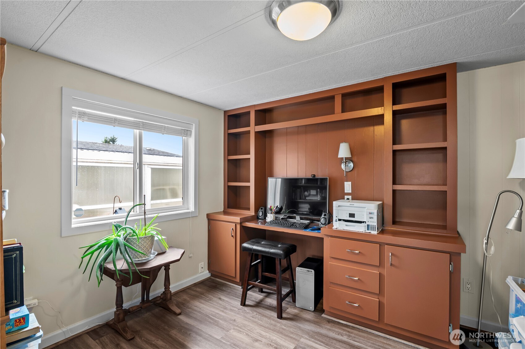 1427 100th Street Southwest, Unit 145 Everett, WA 98204 - Photo 22 of 36 a workspace with furniture and window