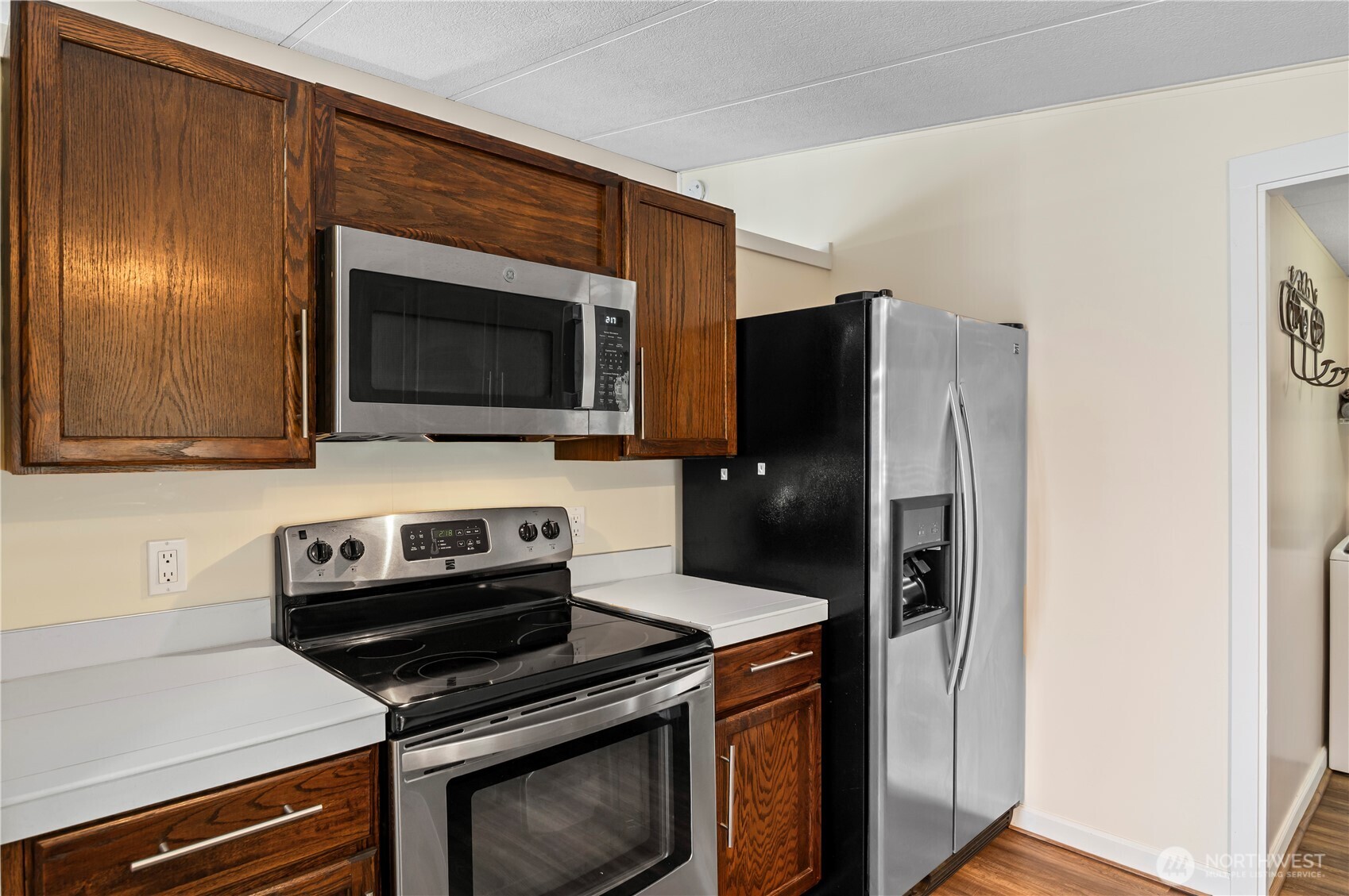 1427 100th Street Southwest, Unit 145 Everett, WA 98204 - Photo 25 of 36 a kitchen with a refrigerator stove and microwave