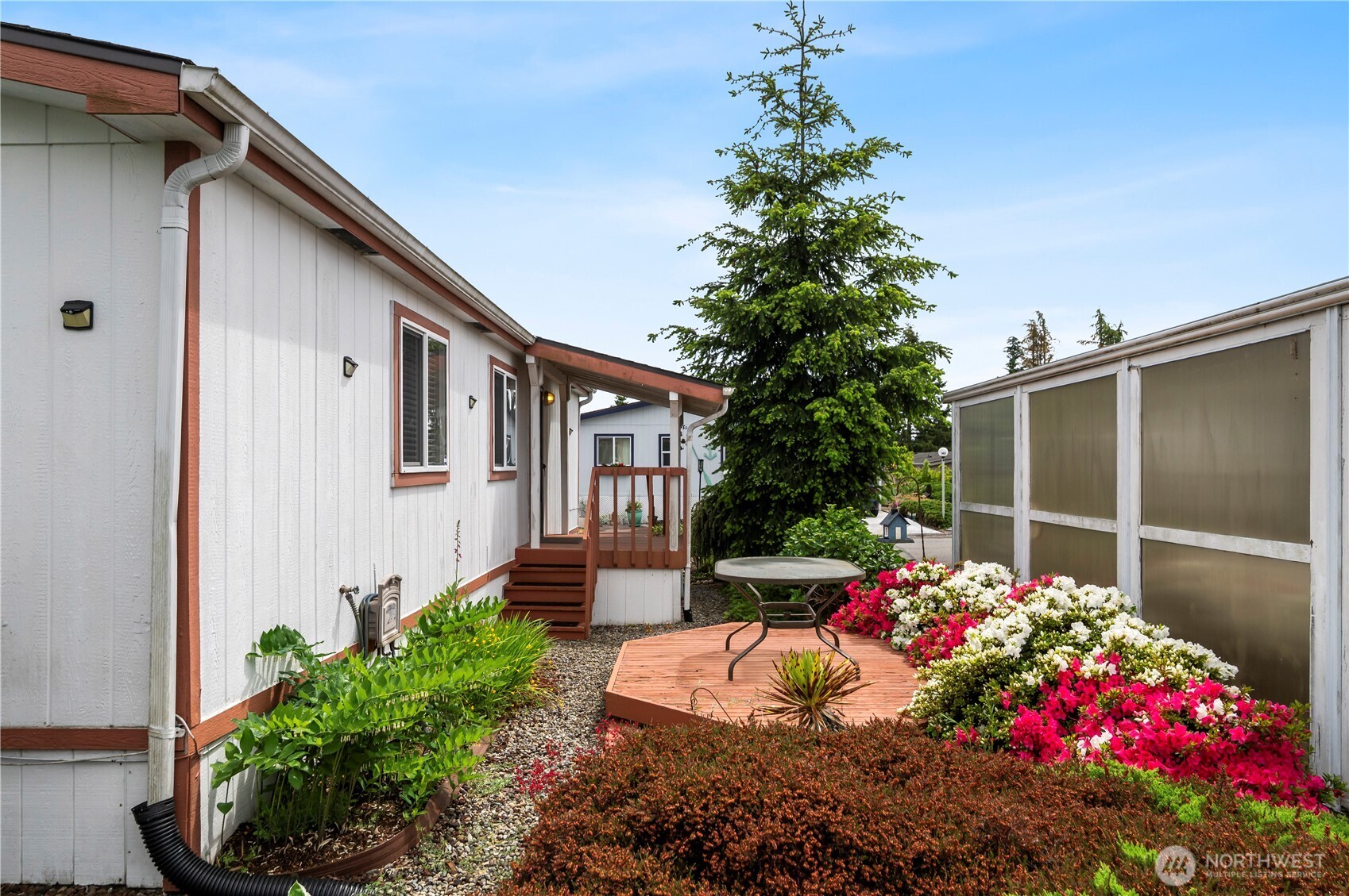 1427 100th Street Southwest, Unit 145 Everett, WA 98204 - Photo 35 of 36 a front view of a house
