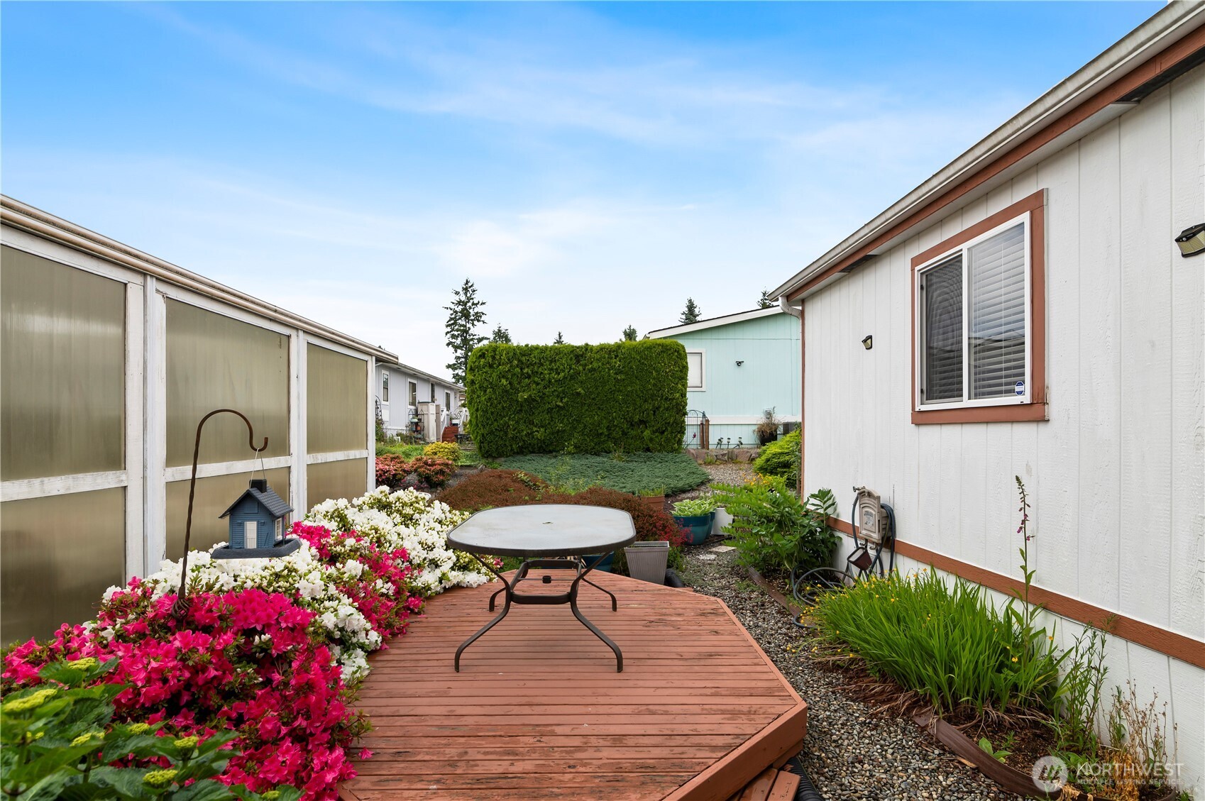 1427 100th Street Southwest, Unit 145 Everett, WA 98204 - Photo 4 of 36 a outdoor living space with furniture and flowers