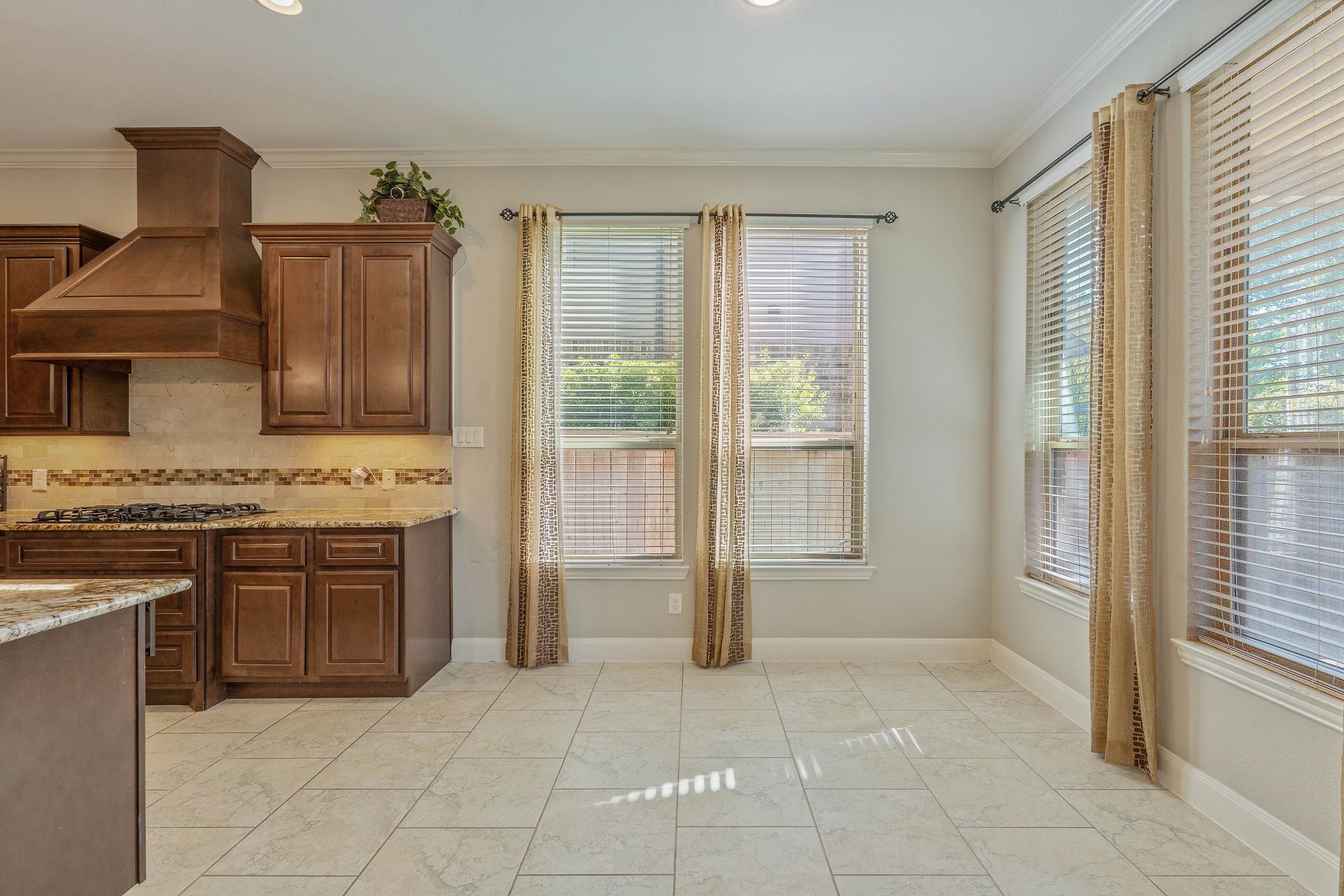 166 Lindenberry Circle Tomball, TX 77375 - Photo 15 of 43 Breakfast nook just off the kitchen with plenty of windows to look to your backyard!