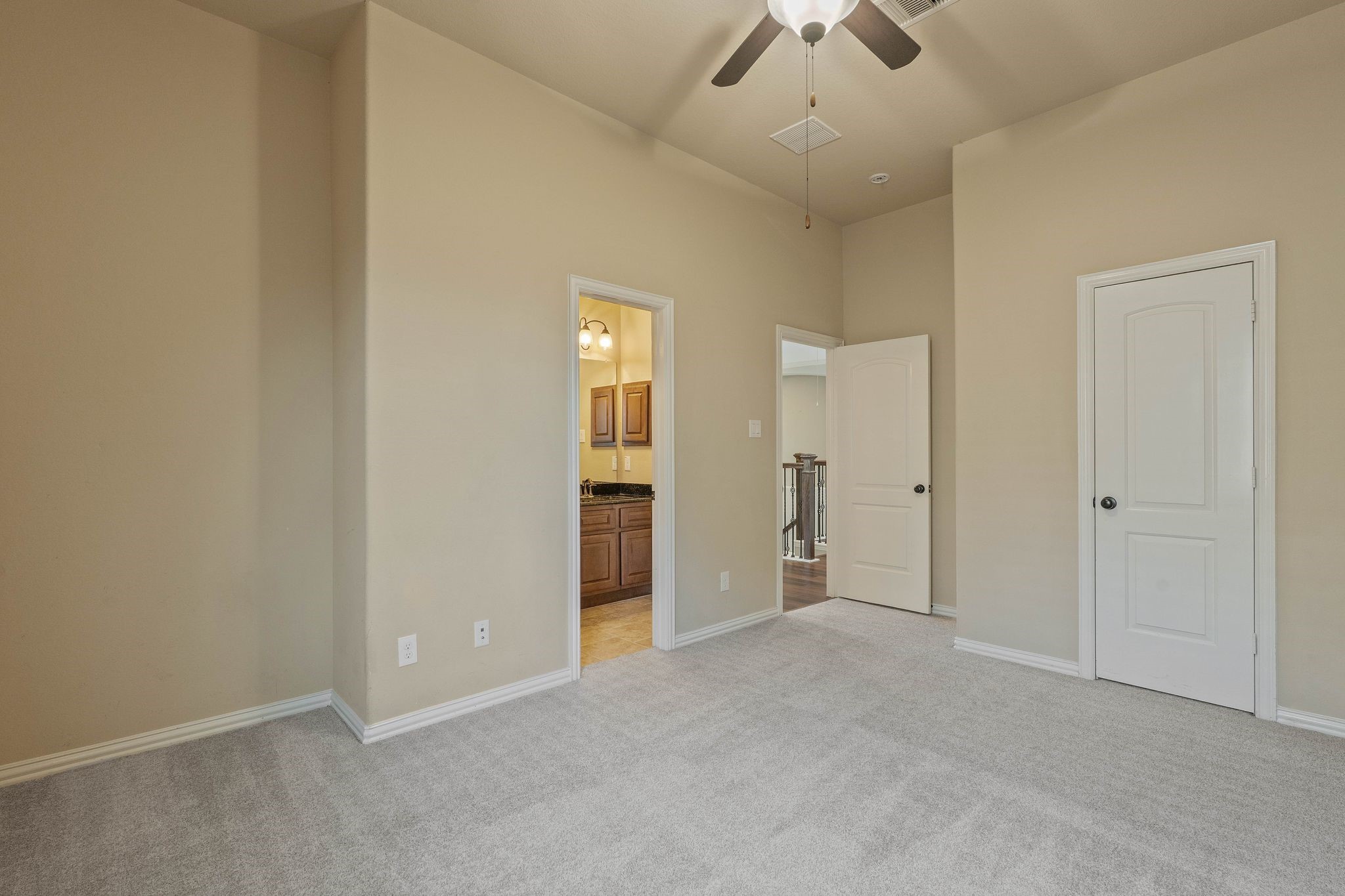 166 Lindenberry Circle Tomball, TX 77375 - Photo 30 of 43 This great secondary has it's own en-suite bathroom!