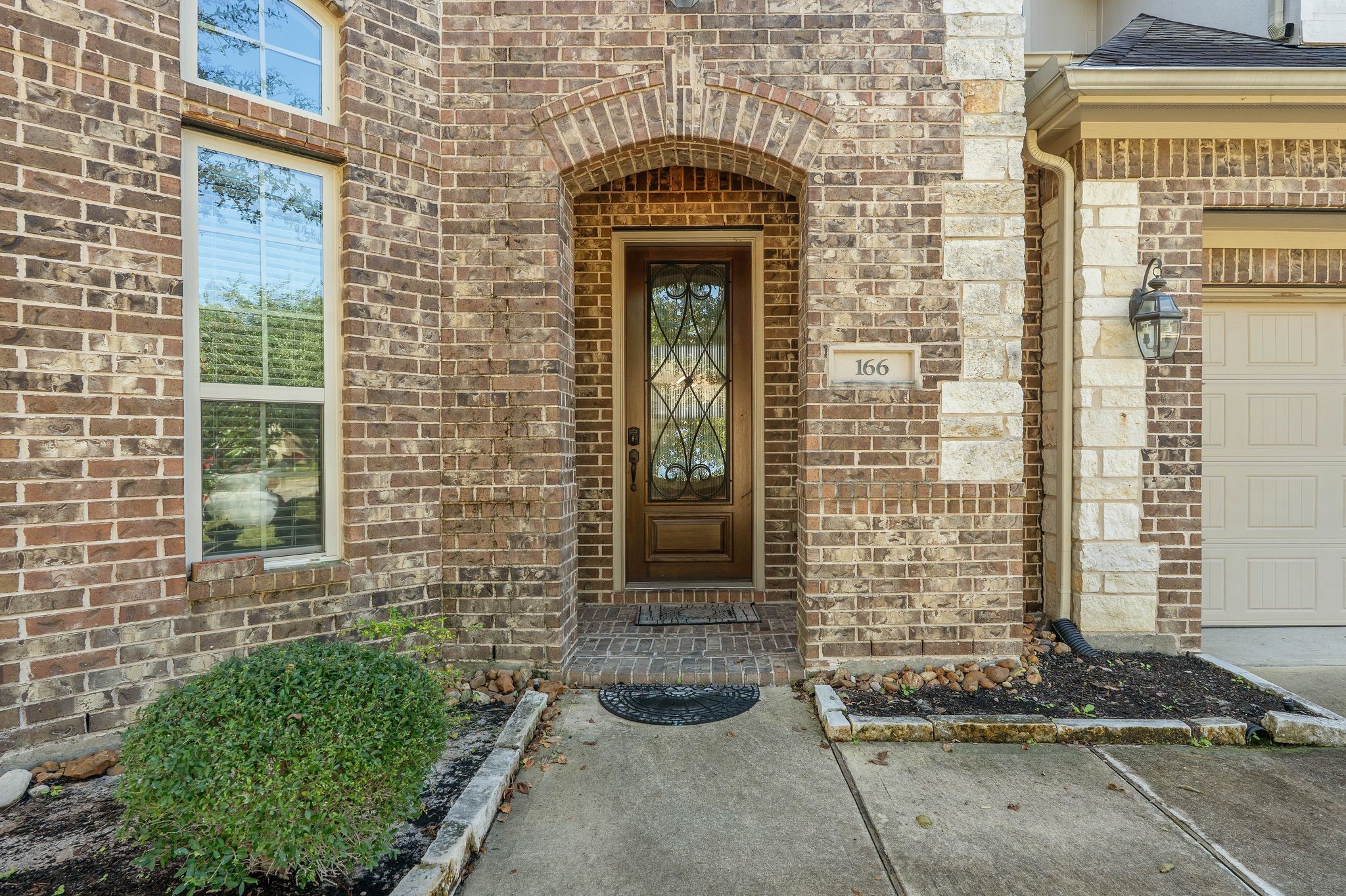166 Lindenberry Circle Tomball, TX 77375 - Photo 4 of 43 WELCOME HOME!!