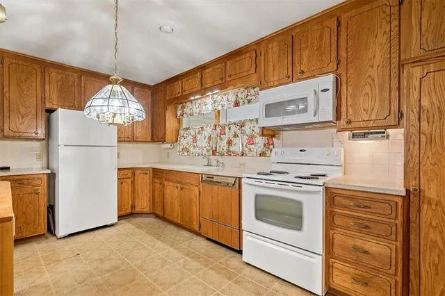 $190,000 | 1104 West 27th Street South, Independence, MO 64052