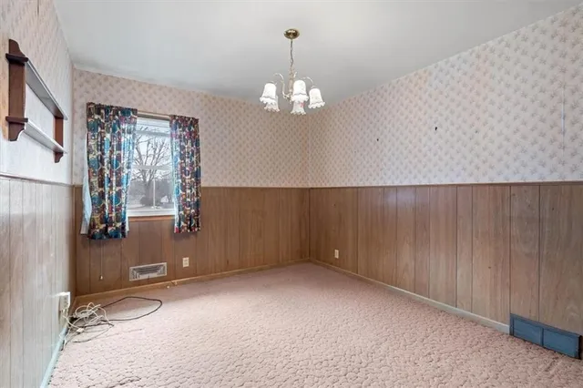 $190,000 | 1104 West 27th Street South, Independence, MO 64052