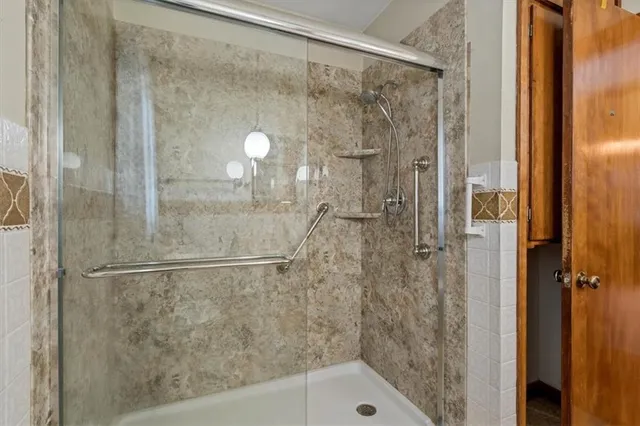 $190,000 | 1104 West 27th Street South, Independence, MO 64052