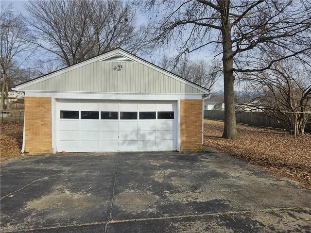 $190,000 | 1104 West 27th Street South, Independence, MO 64052