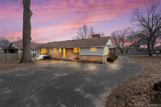 $190,000 | 1104 West 27th Street South, Independence, MO 64052