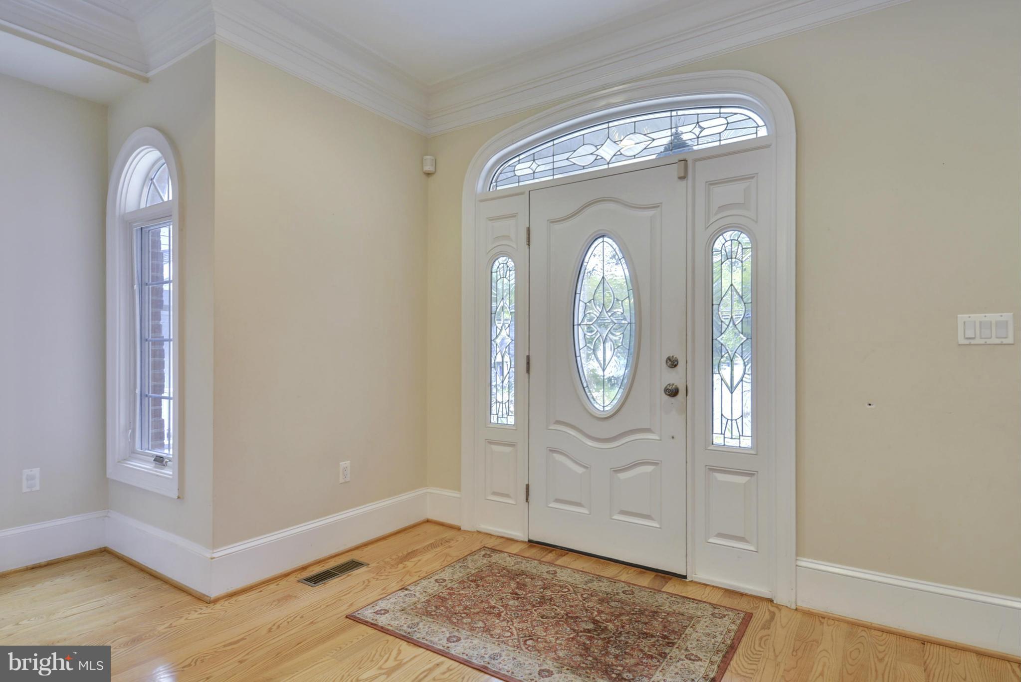 5610 Greentree Road Bethesda, MD 20817 - Photo 3 of 29 Interior (General)