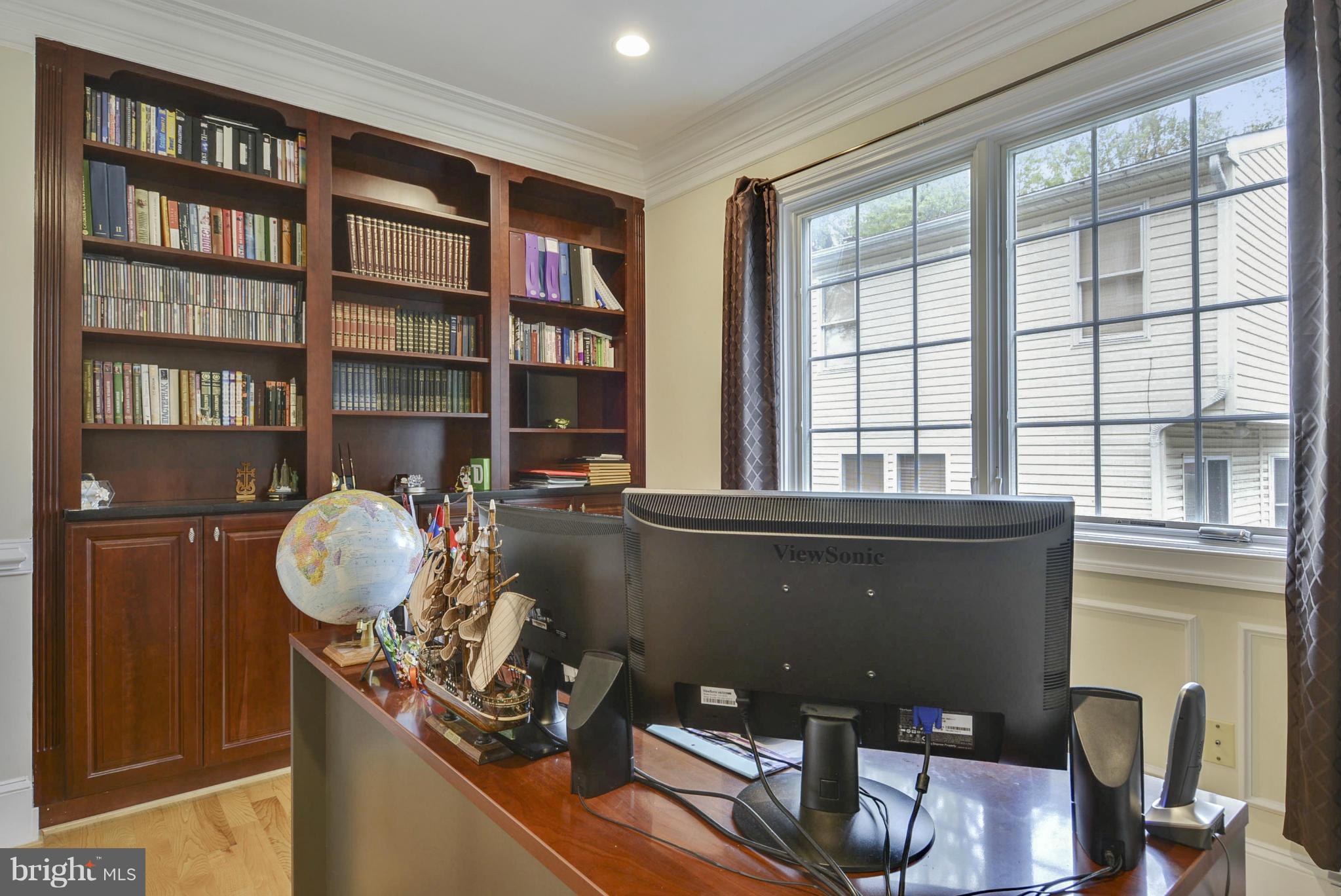 5610 Greentree Road Bethesda, MD 20817 - Photo 4 of 29 Interior (General)