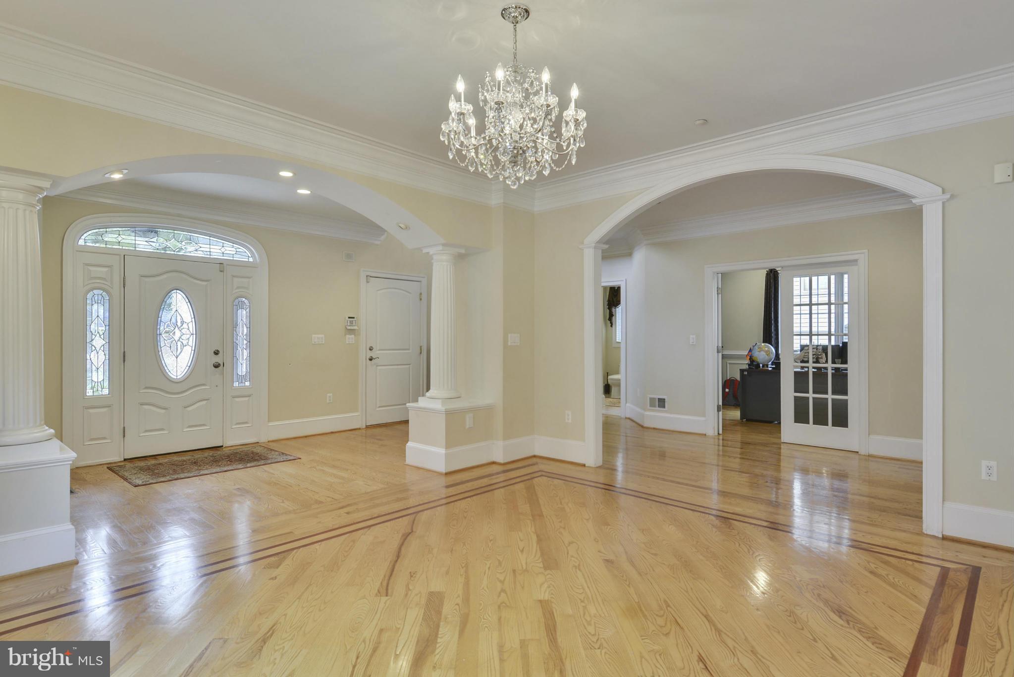 5610 Greentree Road Bethesda, MD 20817 - Photo 5 of 29 Living Room