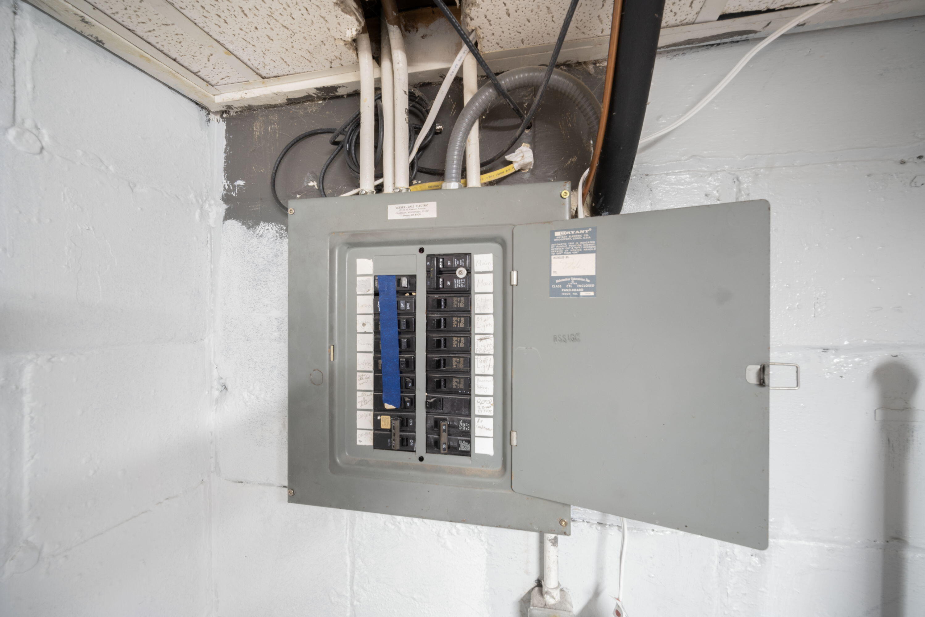 2960 South 15th Place Milwaukee, WI 53215 - Photo 13 of 15 14_imgDSC06025