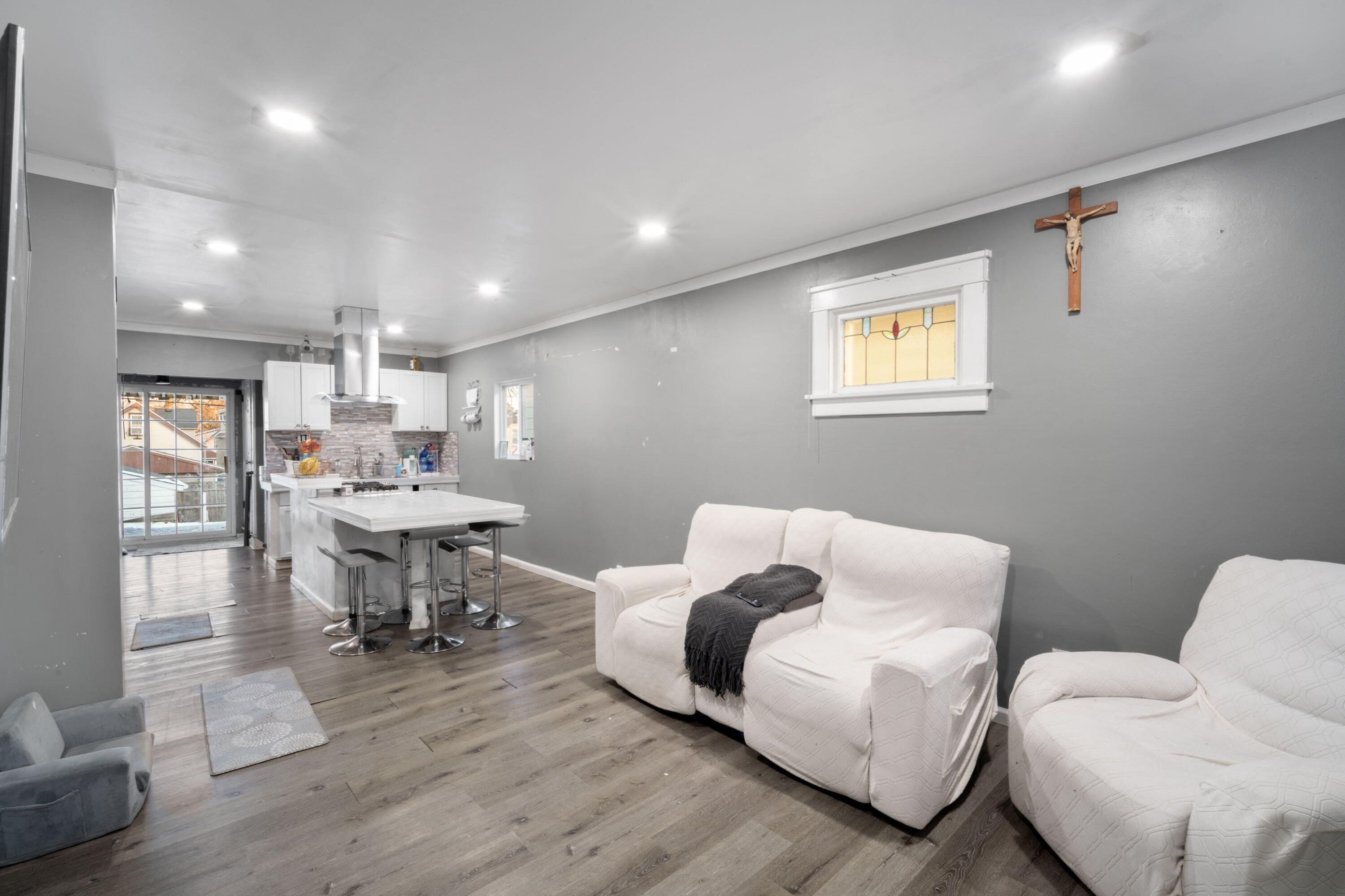 2960 South 15th Place Milwaukee, WI 53215 - Photo 4 of 15 3_imgDSC05980