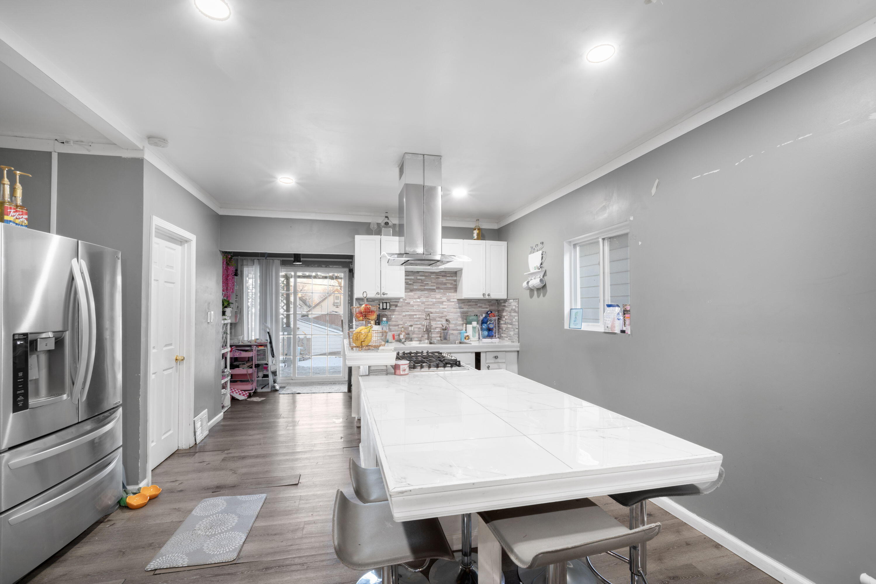 2960 South 15th Place Milwaukee, WI 53215 - Photo 5 of 15 5_imgDSC05965