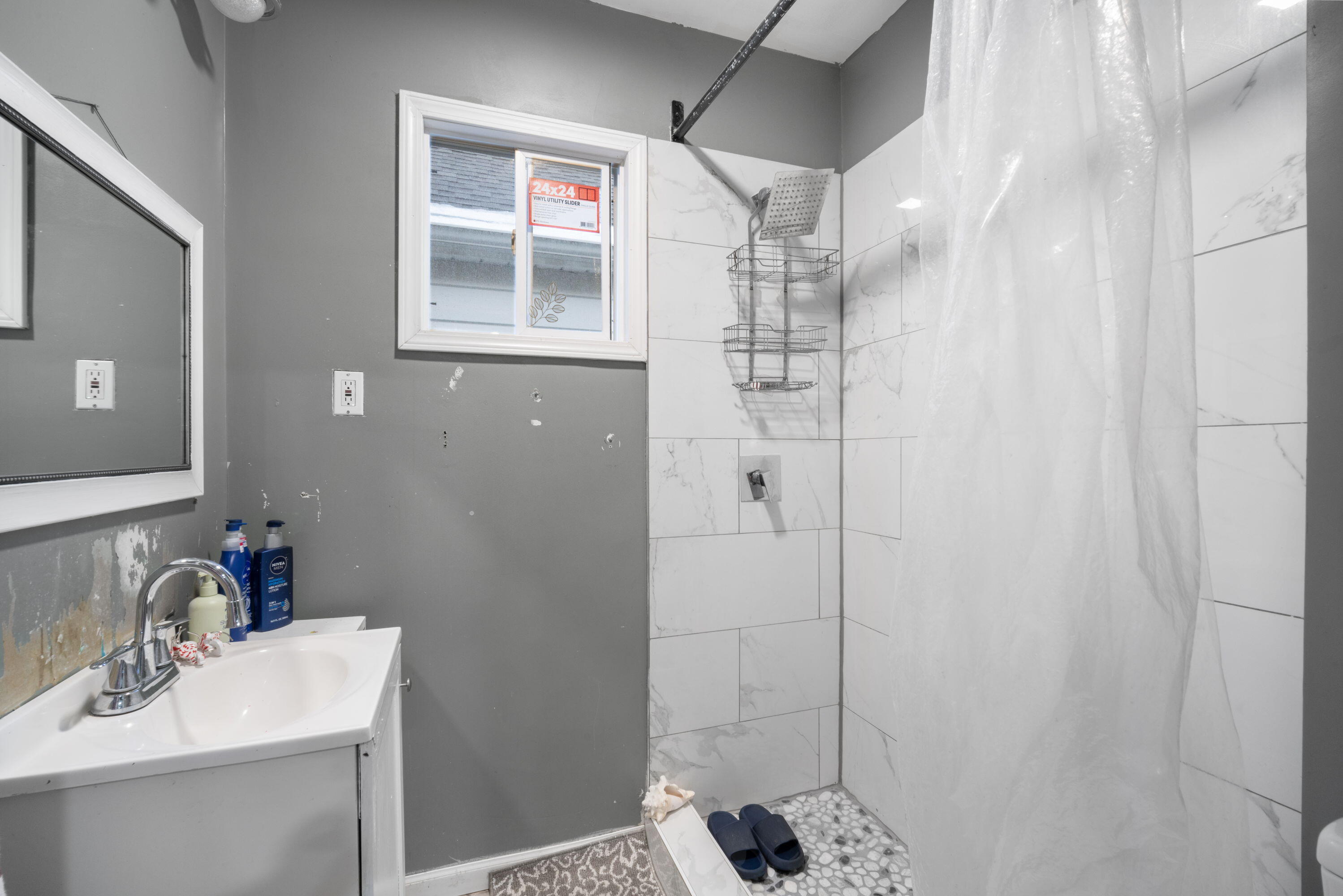 2960 South 15th Place Milwaukee, WI 53215 - Photo 8 of 15 8_imgDSC05985