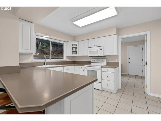 $799,900 | 9315 Southeast Kingswood Way, Damascus, OR 97089