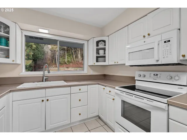 $799,900 | 9315 Southeast Kingswood Way, Damascus, OR 97089