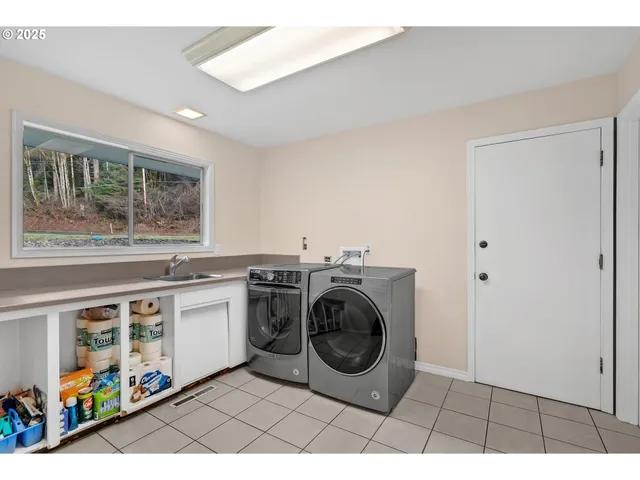 $799,900 | 9315 Southeast Kingswood Way, Damascus, OR 97089