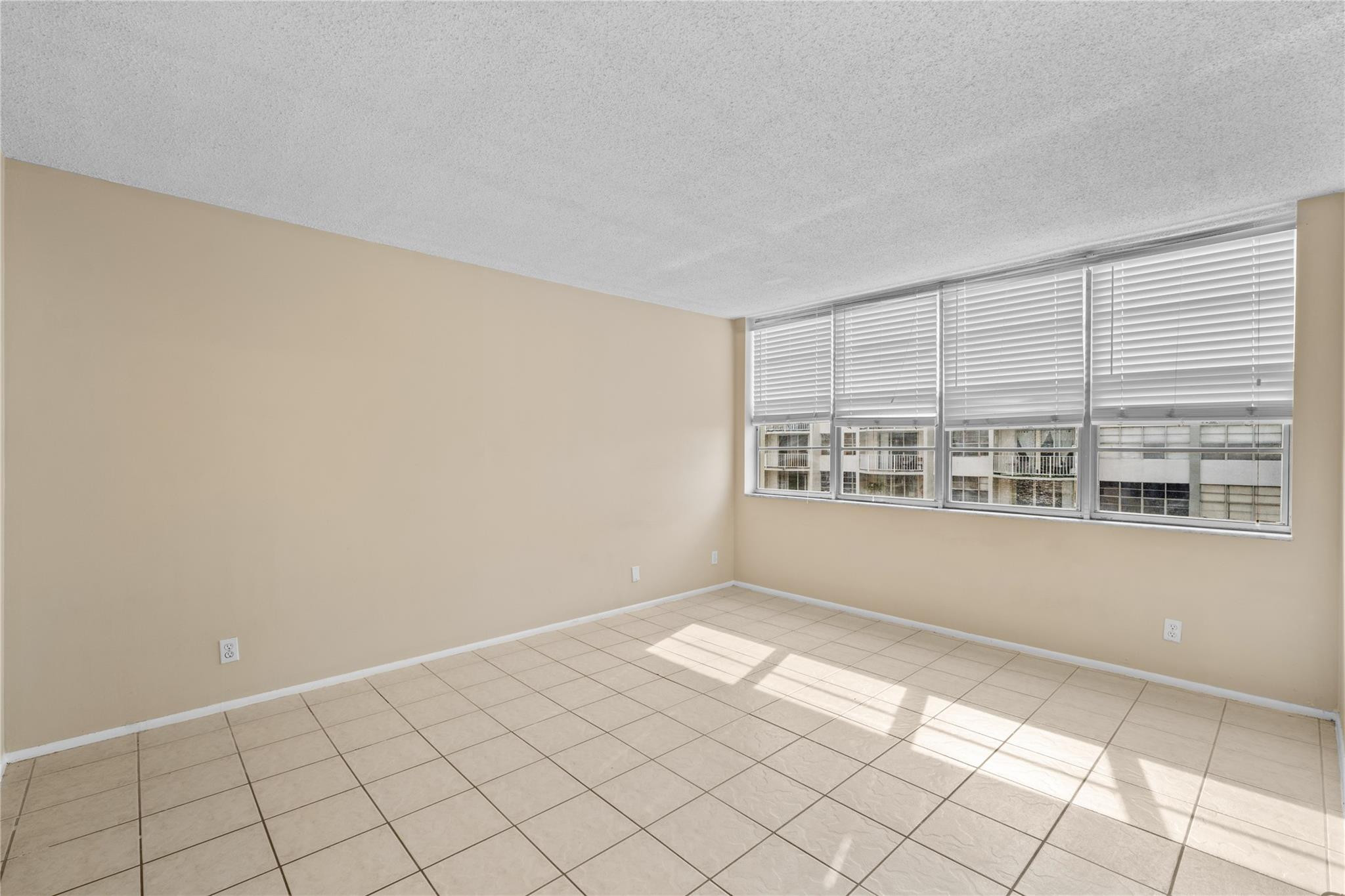 16740 Northeast 9th Avenue, Unit 508 Miami, FL 33162 - Photo 6 of 13 Photo 6