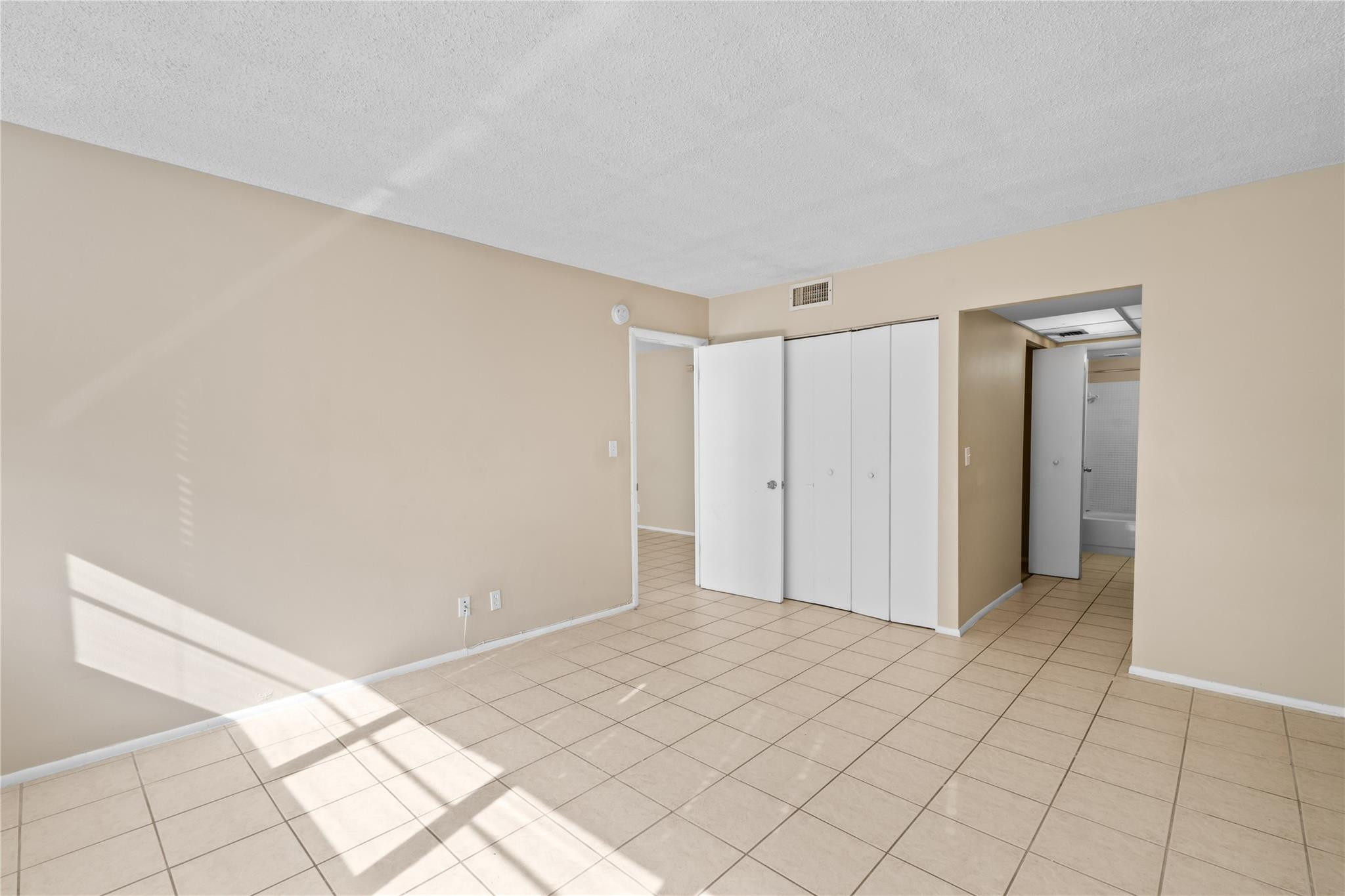 16740 Northeast 9th Avenue, Unit 508 Miami, FL 33162 - Photo 8 of 13 Photo 8