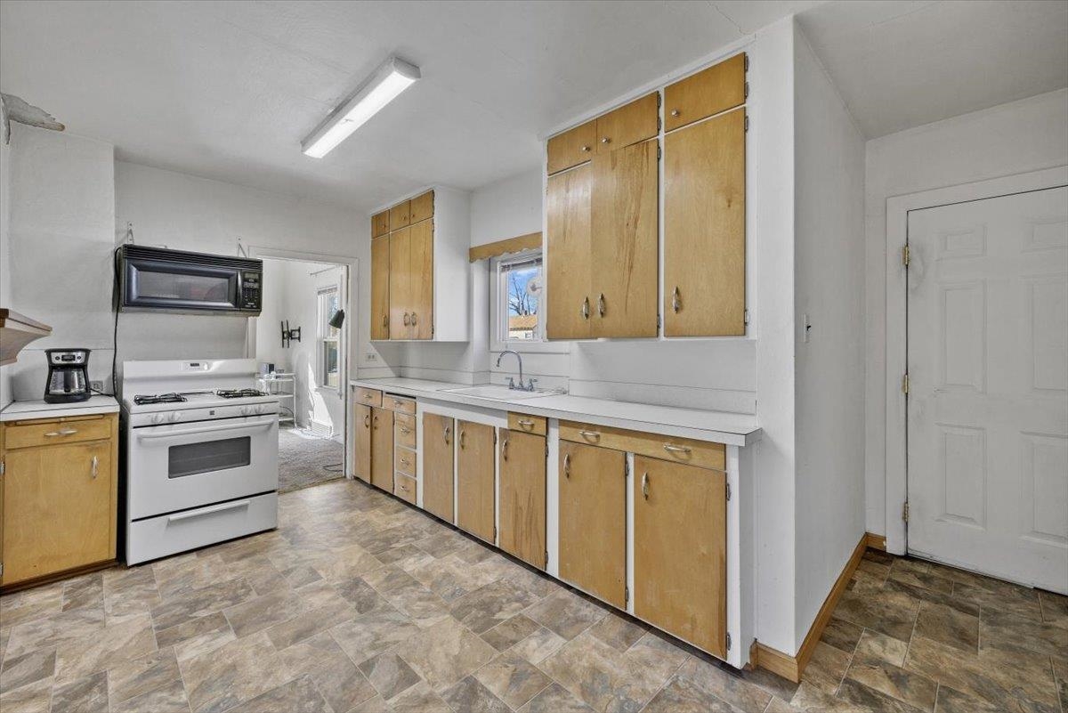 102 West G Street Casper, WY 82601 - Photo 8 of 41