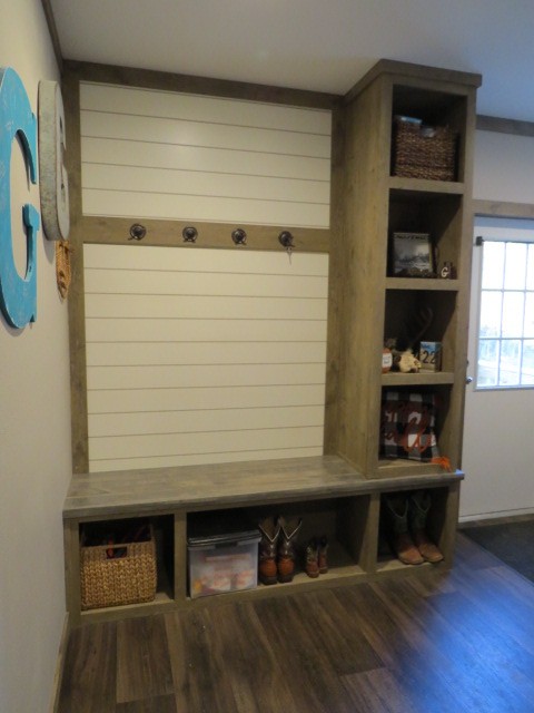 273 Miller Lane Goodspring, TN 38460 - Photo 23 of 42 a room with furniture and a book shelf