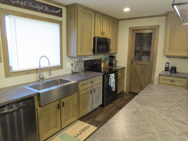 273 Miller Lane Goodspring, TN 38460 - Photo 7 of 42 a kitchen with a sink stove and refrigerator