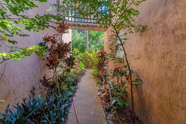 $1,900,000 | 27910 Debbie Road, Leesburg, FL 34748