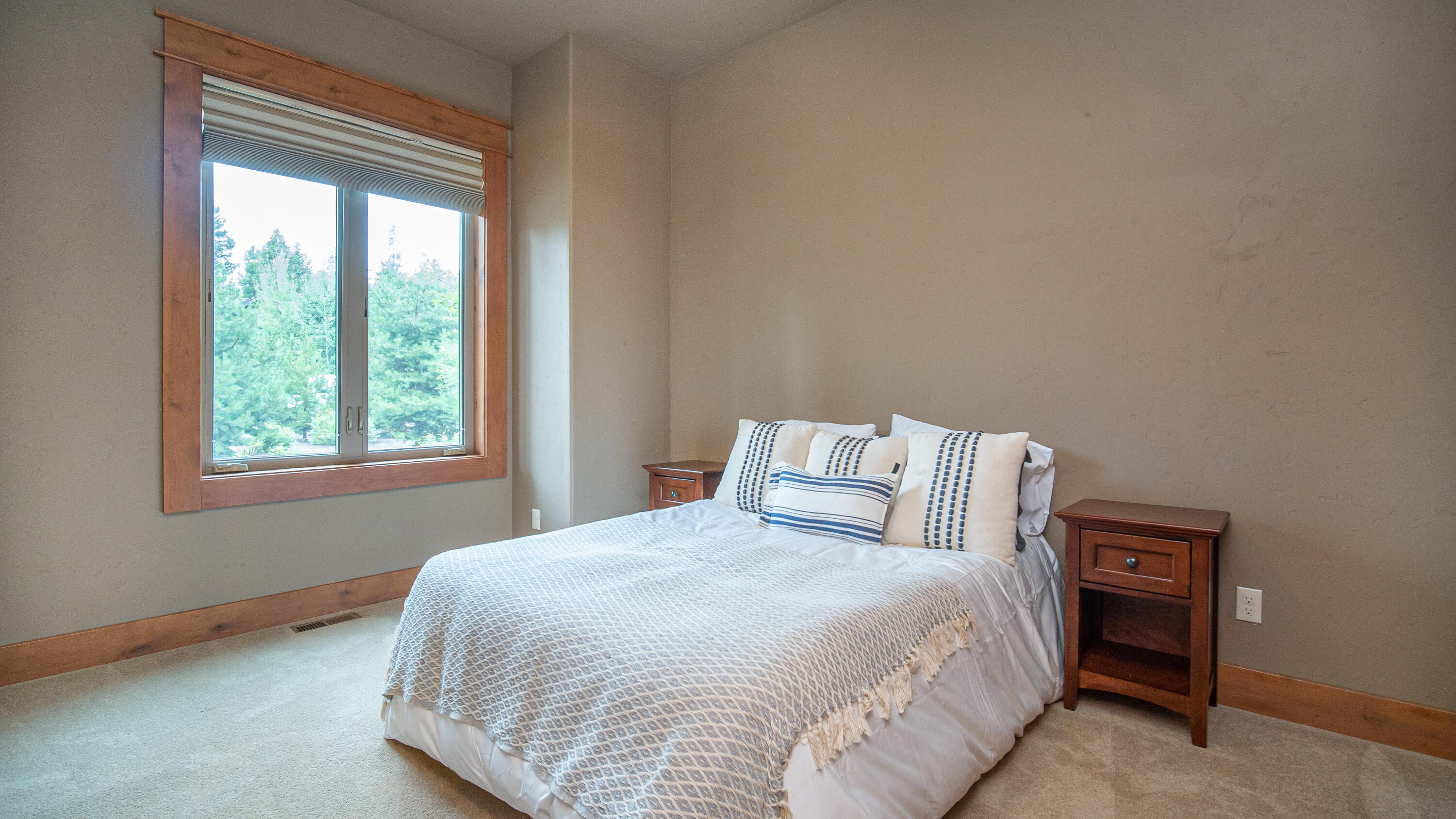 56468 Sunstone Loop Bend, OR 97707 - Photo 26 of 49 P1190189