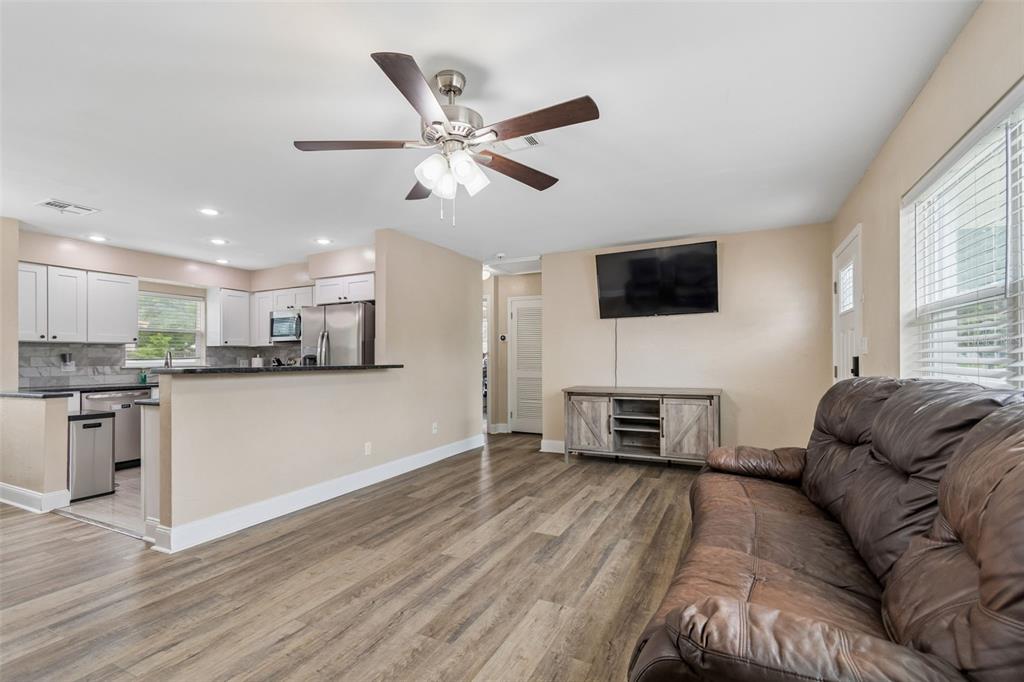 5501 82nd Avenue North Pinellas Park, FL 33781 - Photo 8 of 42