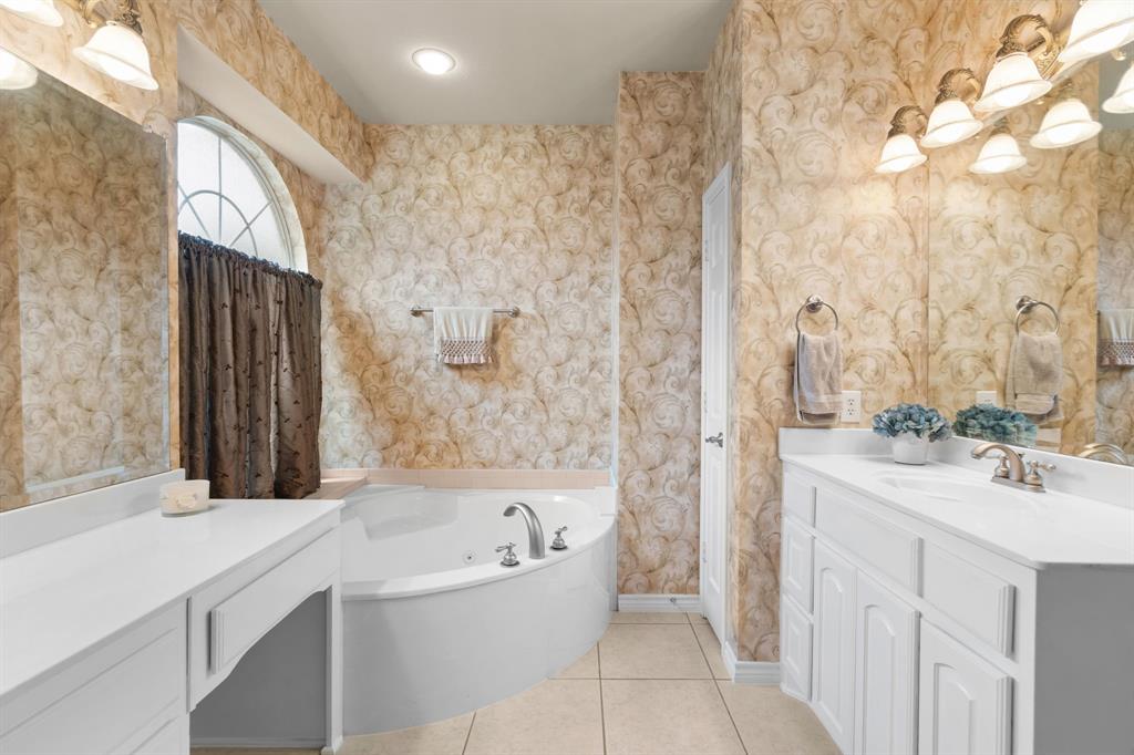 2703 Pottery Trail Corinth, TX 76210 - Photo 18 of 40 a bathroom with a bathtub and a sink