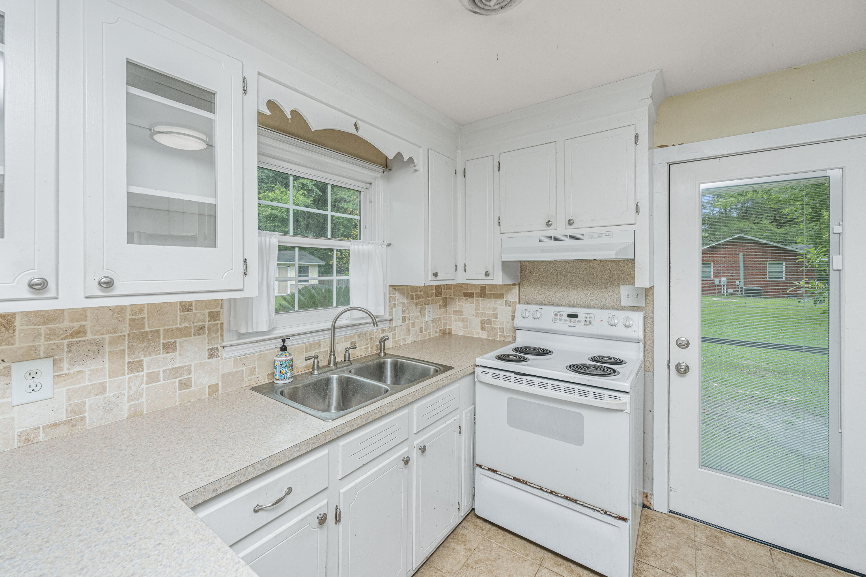 7372 Commodore Road Hollywood, SC 29449 - Photo 14 of 60