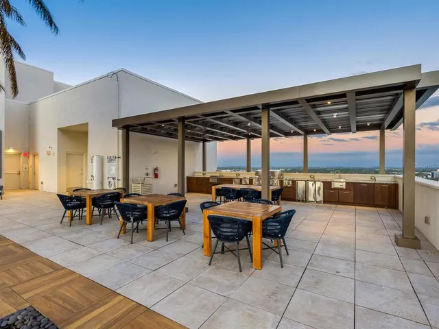 $4,500,000 | 540 North Tamiami Trail, Unit 1201, Sarasota, FL 34236