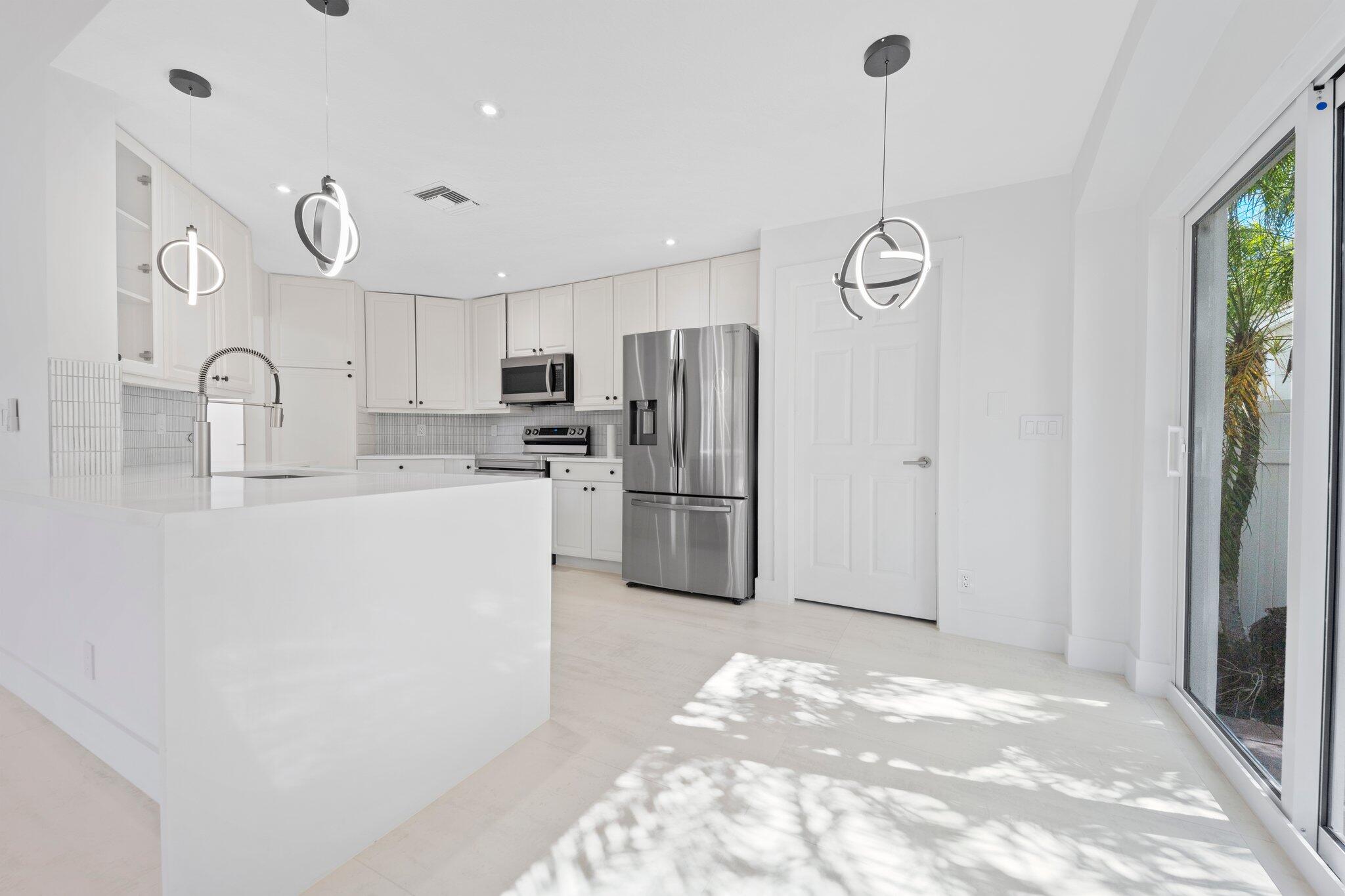 6438 Brava Way Boca Raton, FL 33433 - Photo 14 of 51 kitchen