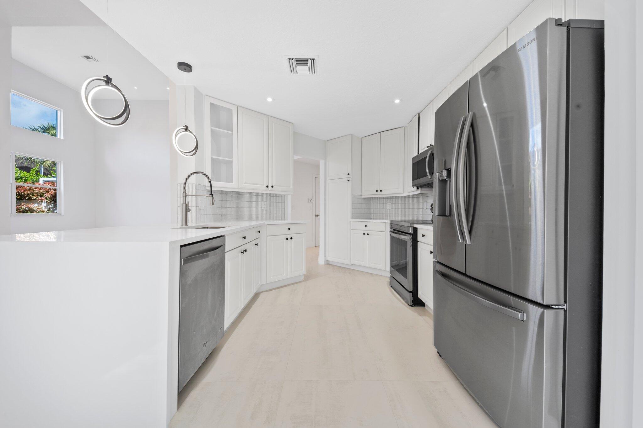 6438 Brava Way Boca Raton, FL 33433 - Photo 15 of 51 kitchen