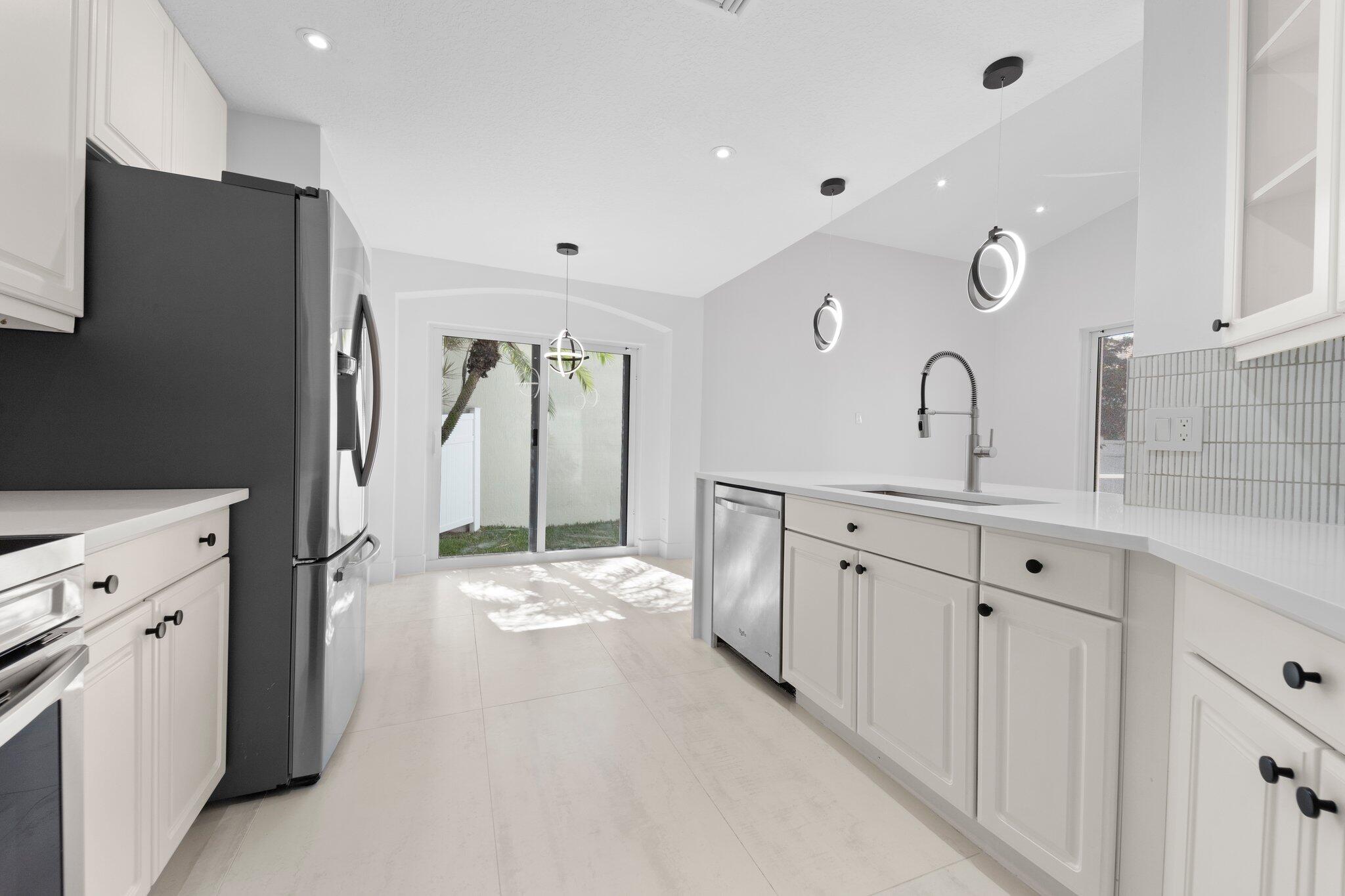 6438 Brava Way Boca Raton, FL 33433 - Photo 17 of 51 kitchen