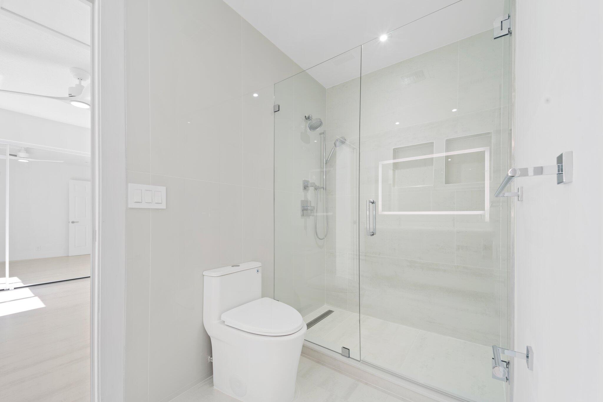 6438 Brava Way Boca Raton, FL 33433 - Photo 35 of 51 bathroom