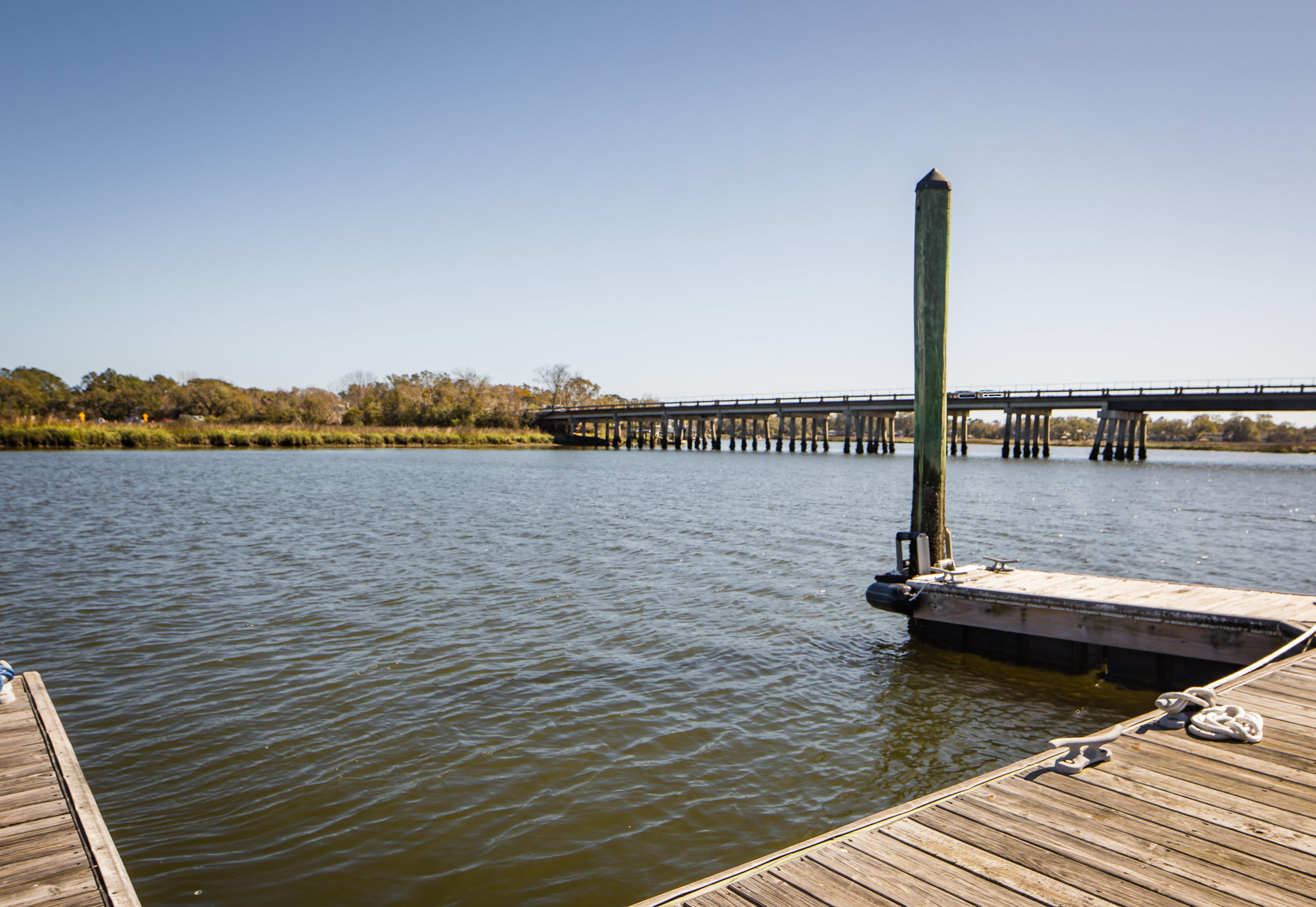 4 Old Summer House Road Charleston, SC 29412 - Photo 37 of 39 Boat slip 12' at low tide!