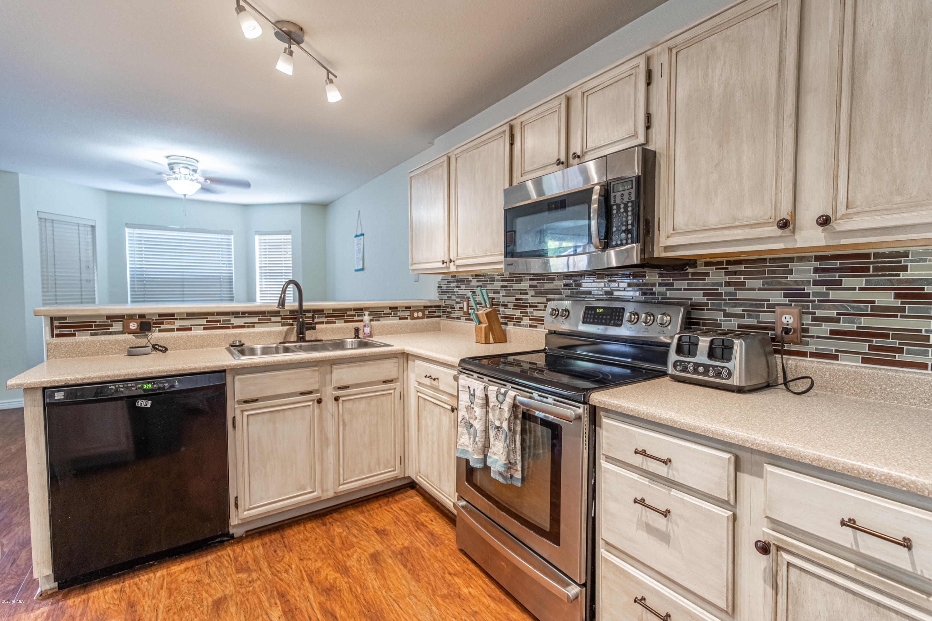 15828 North 33rd Place Phoenix, AZ 85032 - Photo 11 of 30 Kitchen