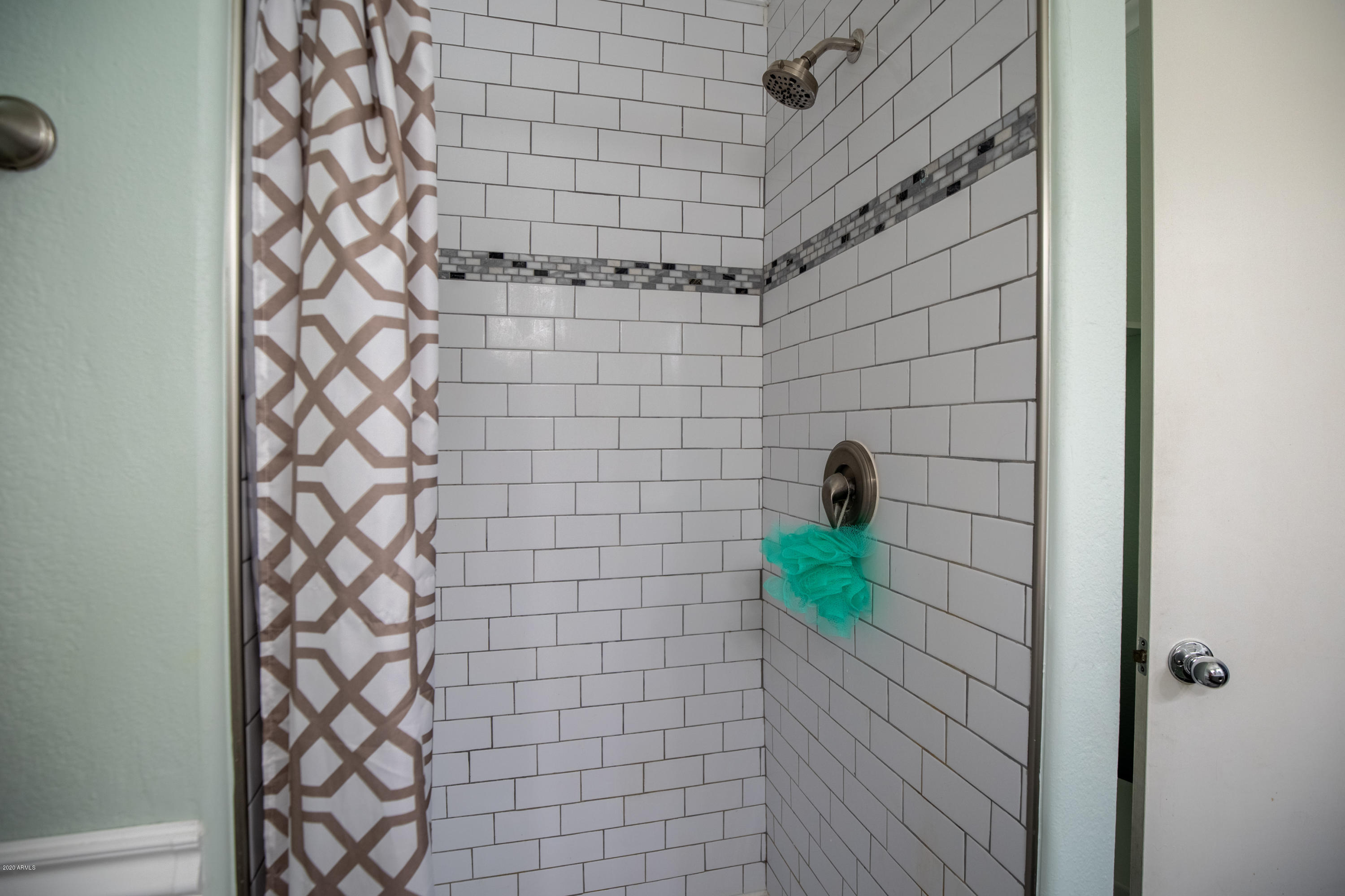 15828 North 33rd Place Phoenix, AZ 85032 - Photo 24 of 30 Tiled Shower