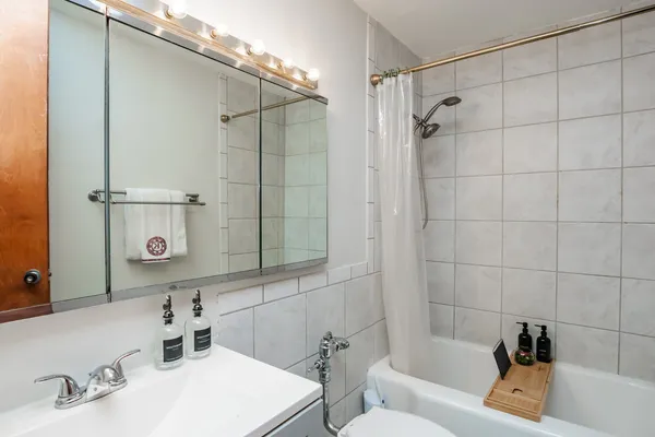 $1,900 | 535 North Michigan Avenue, Unit 407, Chicago, IL 60611