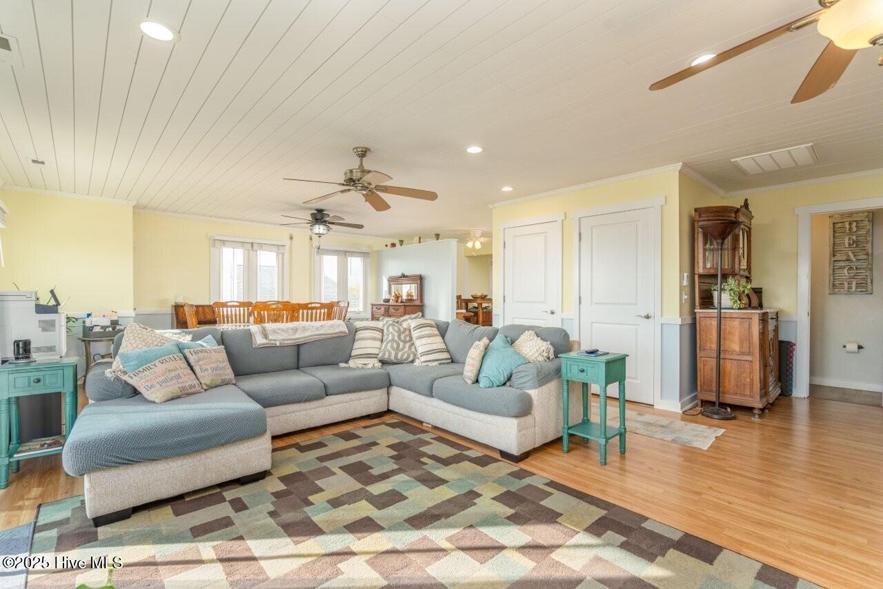 11008 Inlet Drive Emerald Isle, NC 28594 - Photo 8 of 62 11008 inlet dr (8 of 53)