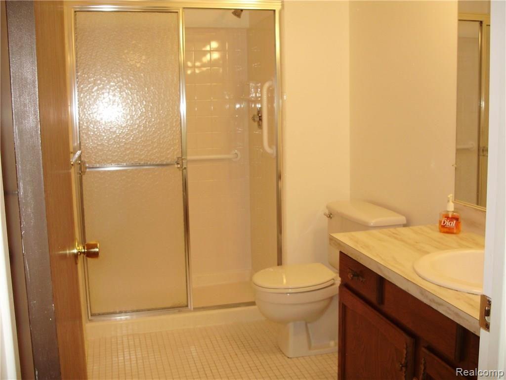 1810 Reis Court, Unit 173 Rochester, MI 48309 - Photo 13 of 20 P8110972.JPG